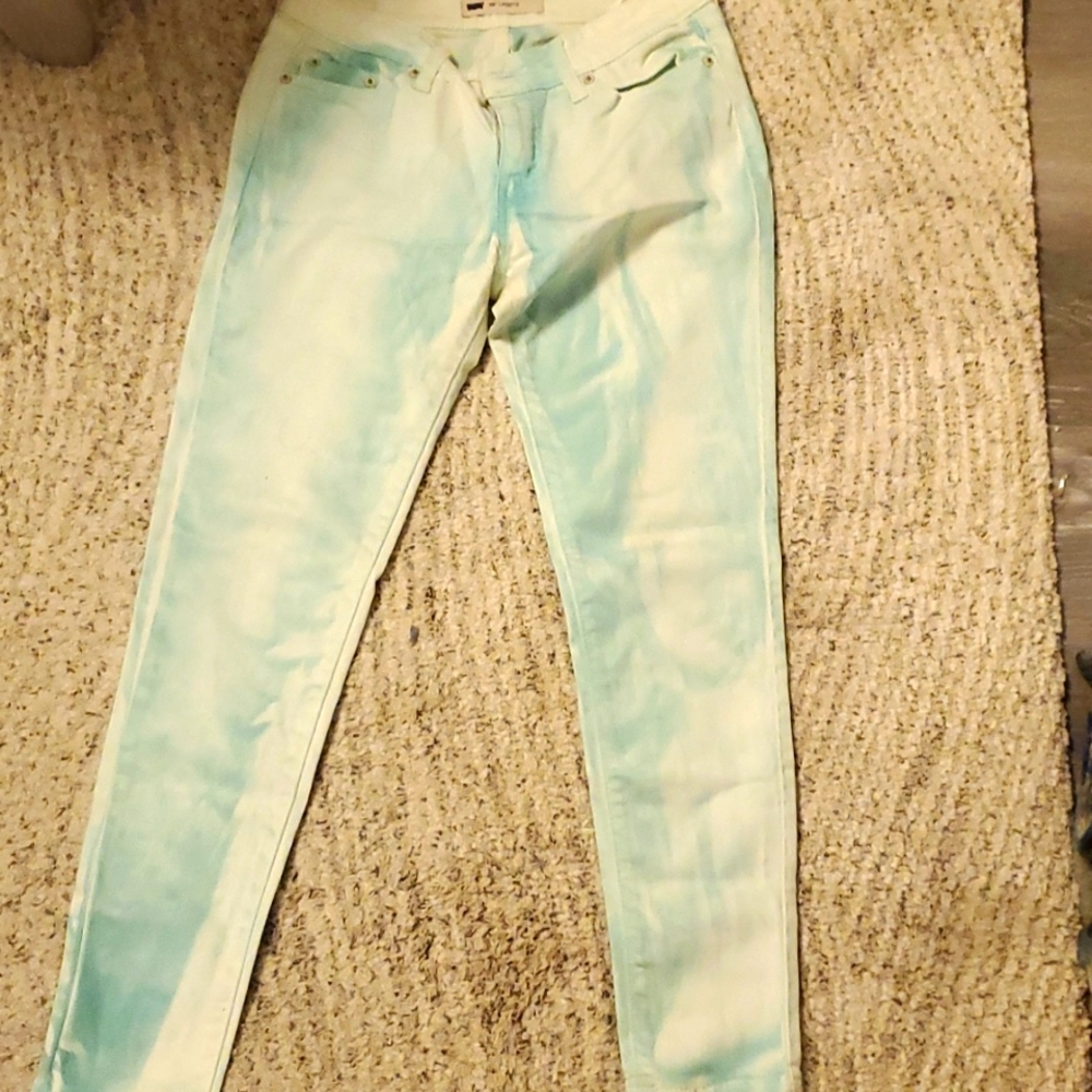 Beautiful mint Levi's stretch legging jeans size w29